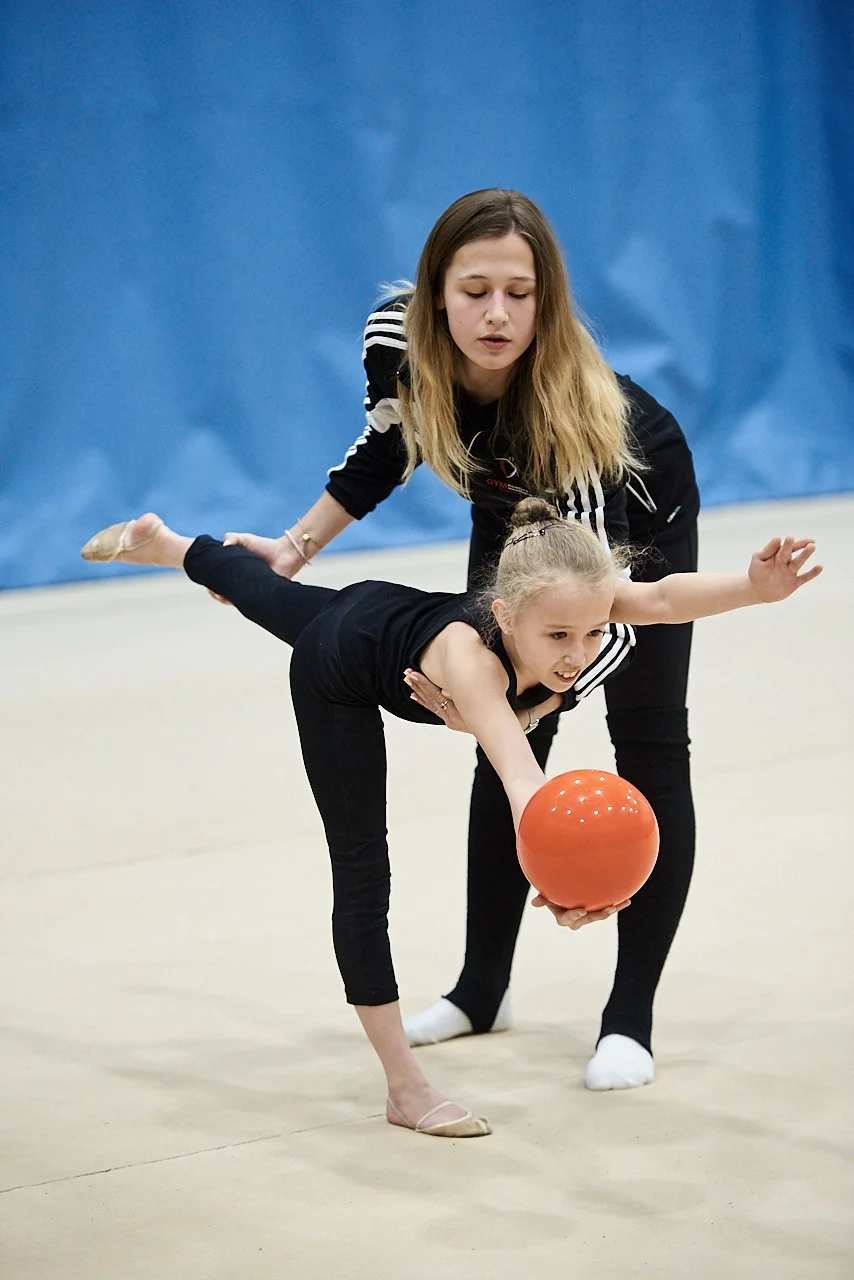 Cours de gymnastique rythmique pour filles — Questo Montréal