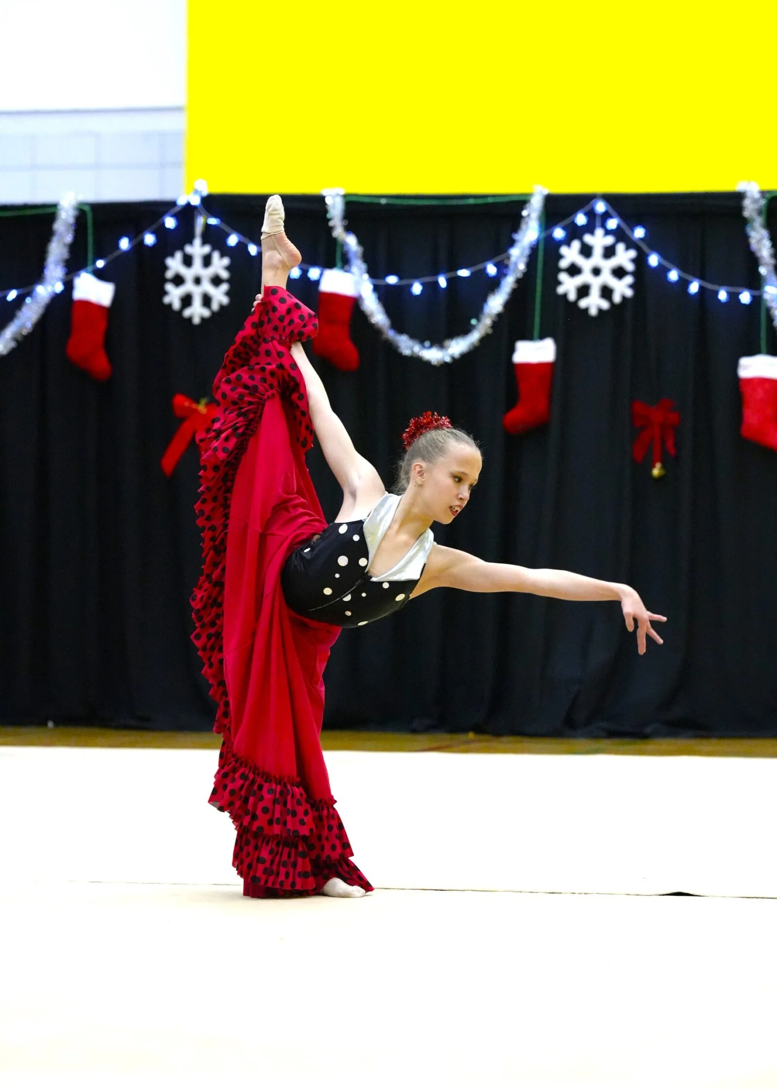 Performance en compétition de gymnastique rythmique — Questo Montréal
