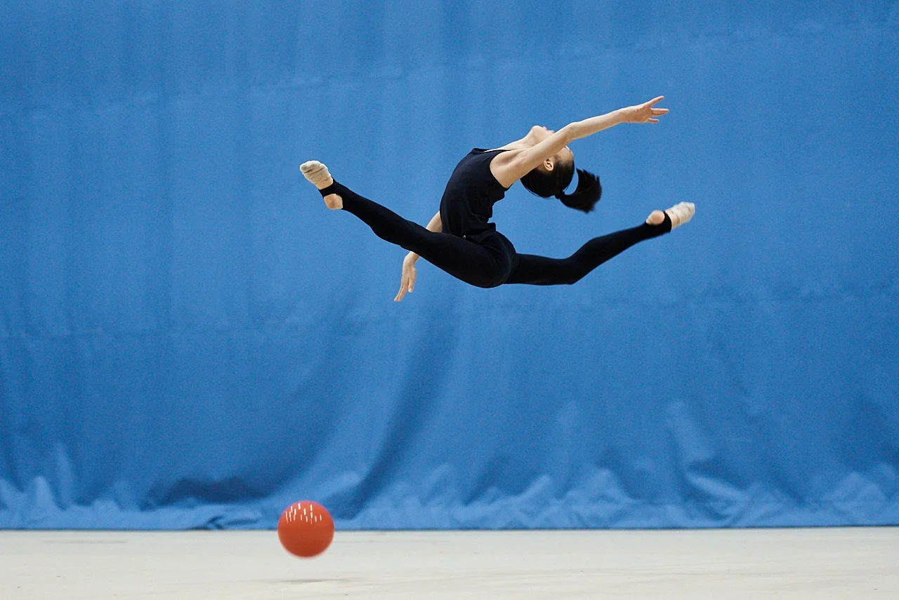 Performance en compétition de gymnastique rythmique — Questo Montréal