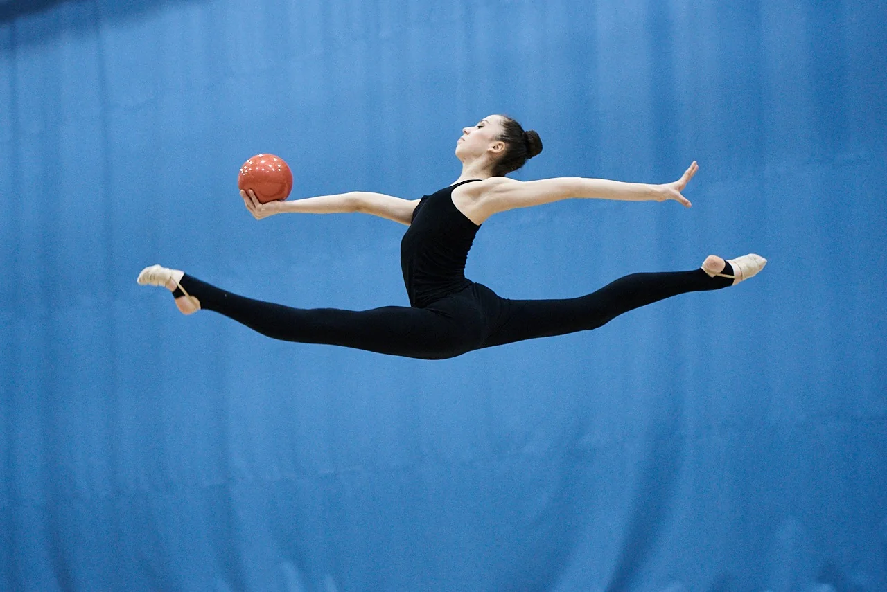 Performance en compétition de gymnastique rythmique — Questo Montréal