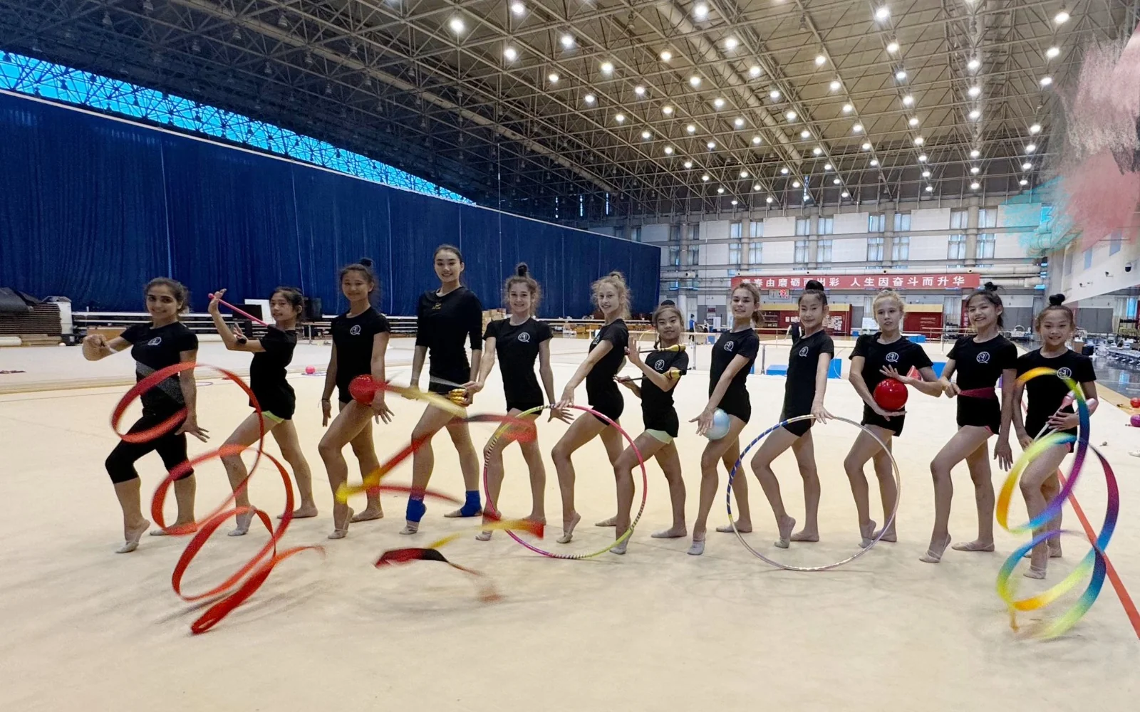 Cours de gymnastique rythmique pour filles — Questo Montréal