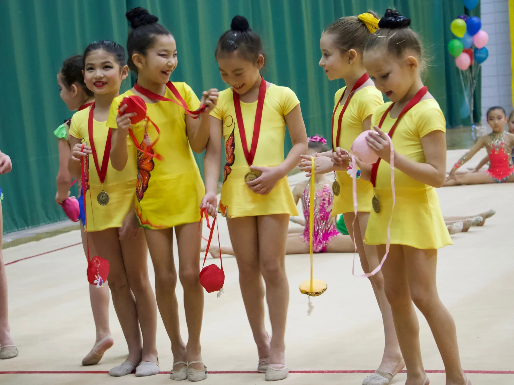 Performance en compétition de gymnastique rythmique — Questo Montréal