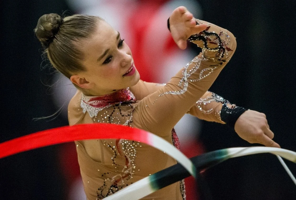 Performance en compétition de gymnastique rythmique — Questo Montréal