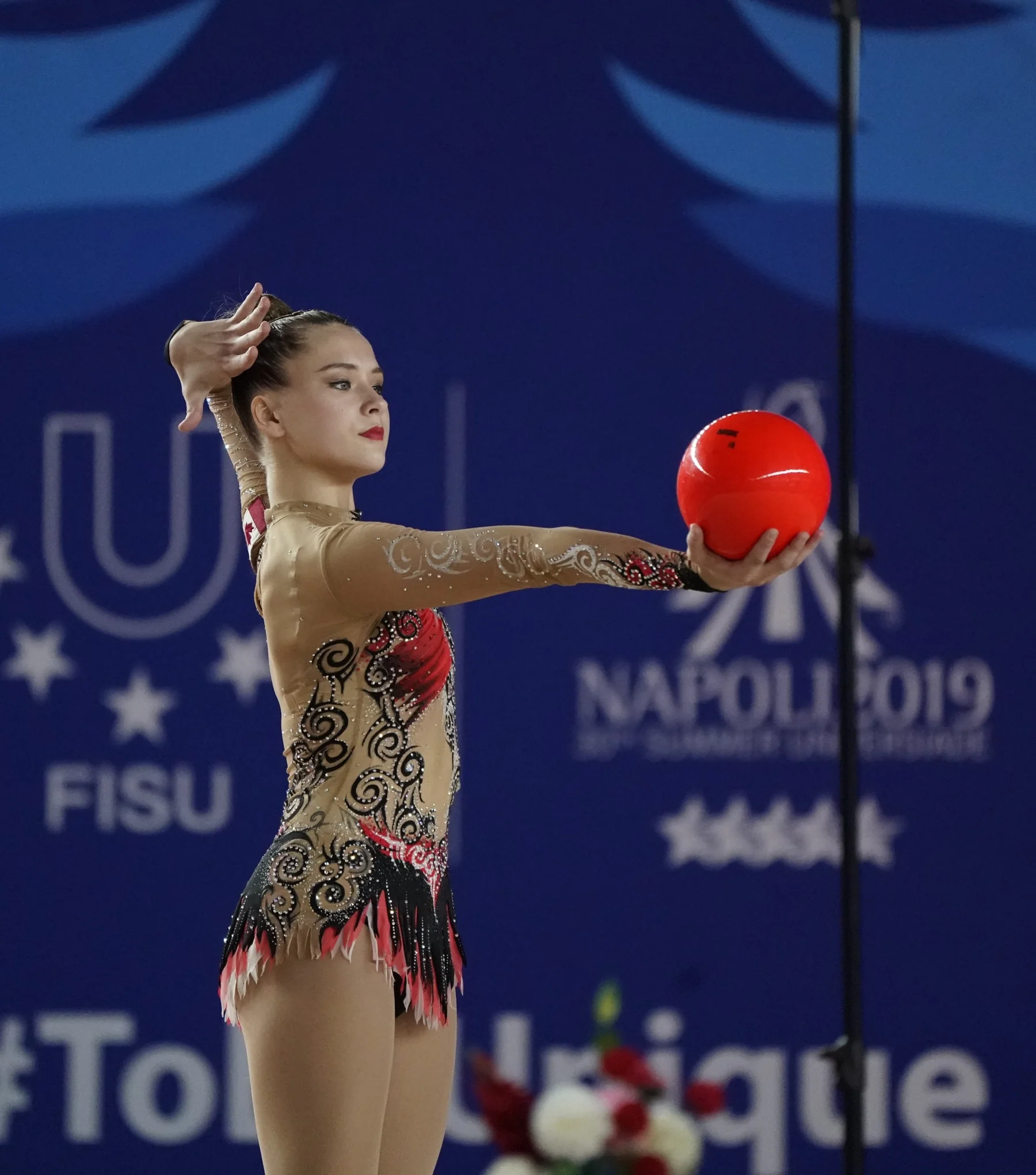 Performance en compétition de gymnastique rythmique — Questo Montréal