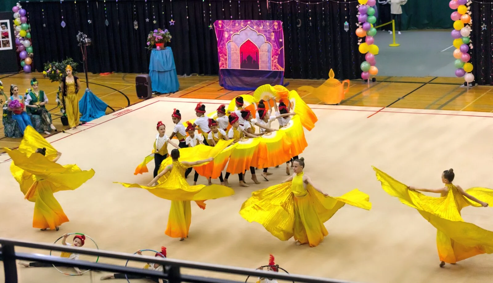 Performance en compétition de gymnastique rythmique — Questo Montréal