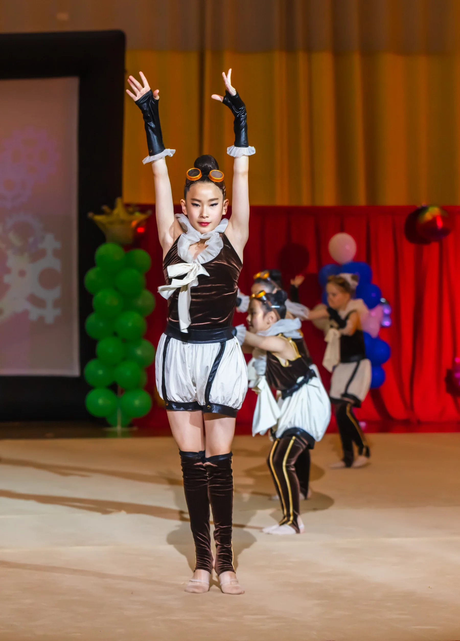 Performance en compétition de gymnastique rythmique — Questo Montréal