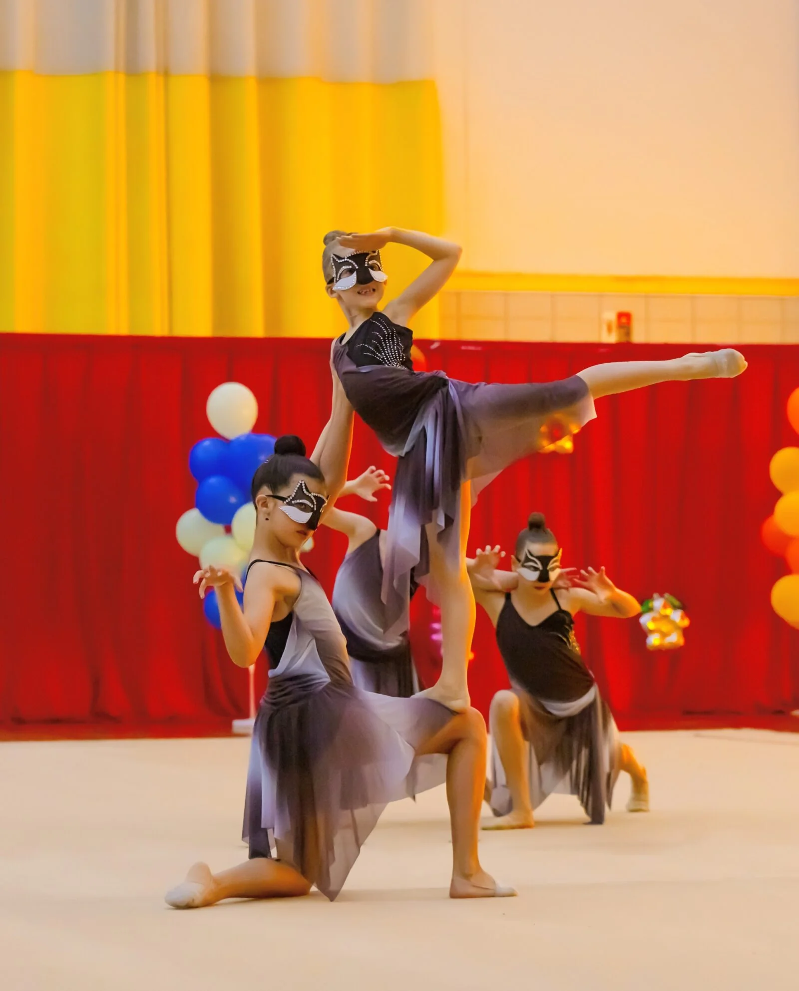 Performance en compétition de gymnastique rythmique — Questo Montréal