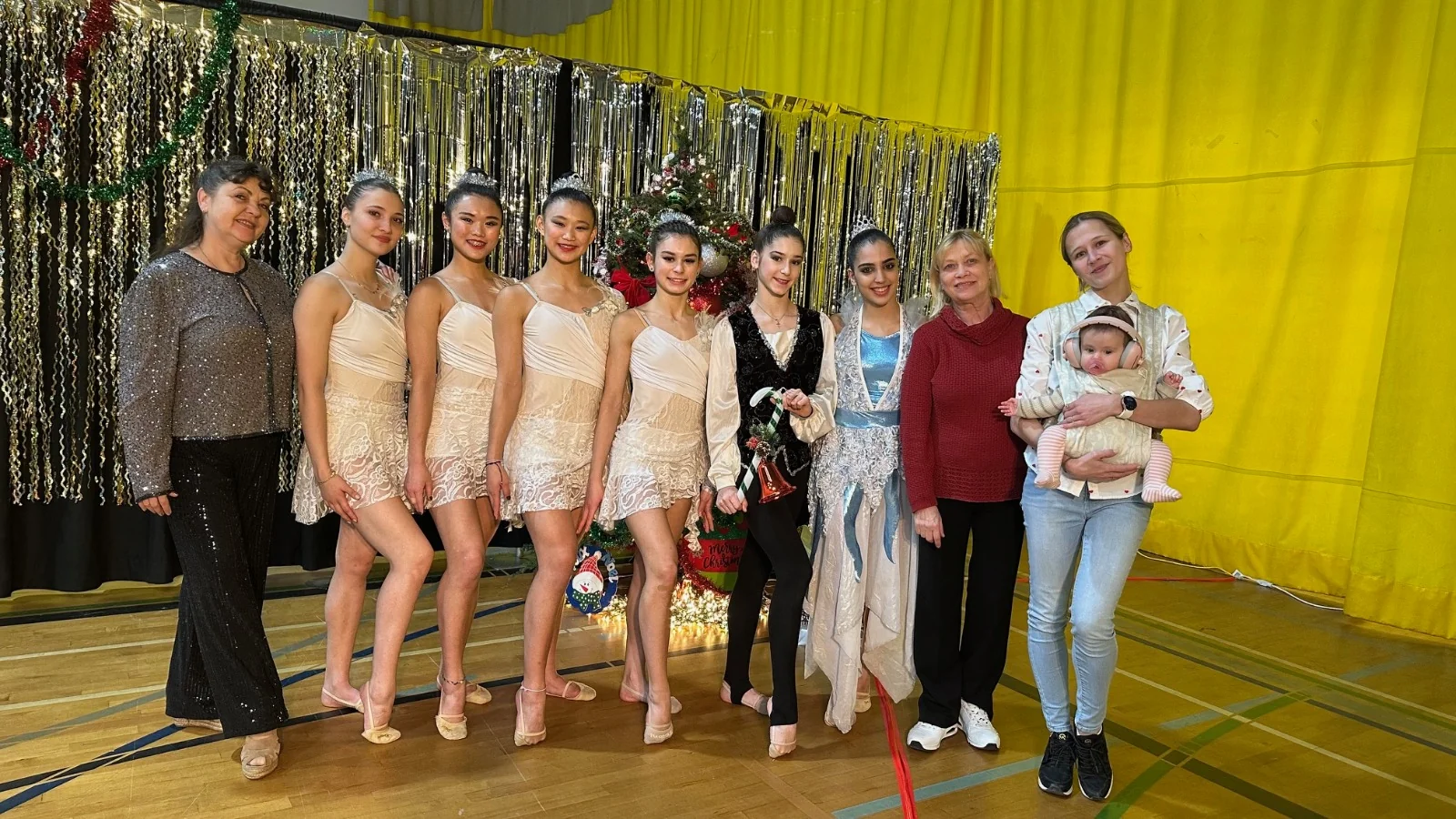 Performance en compétition de gymnastique rythmique — Questo Montréal