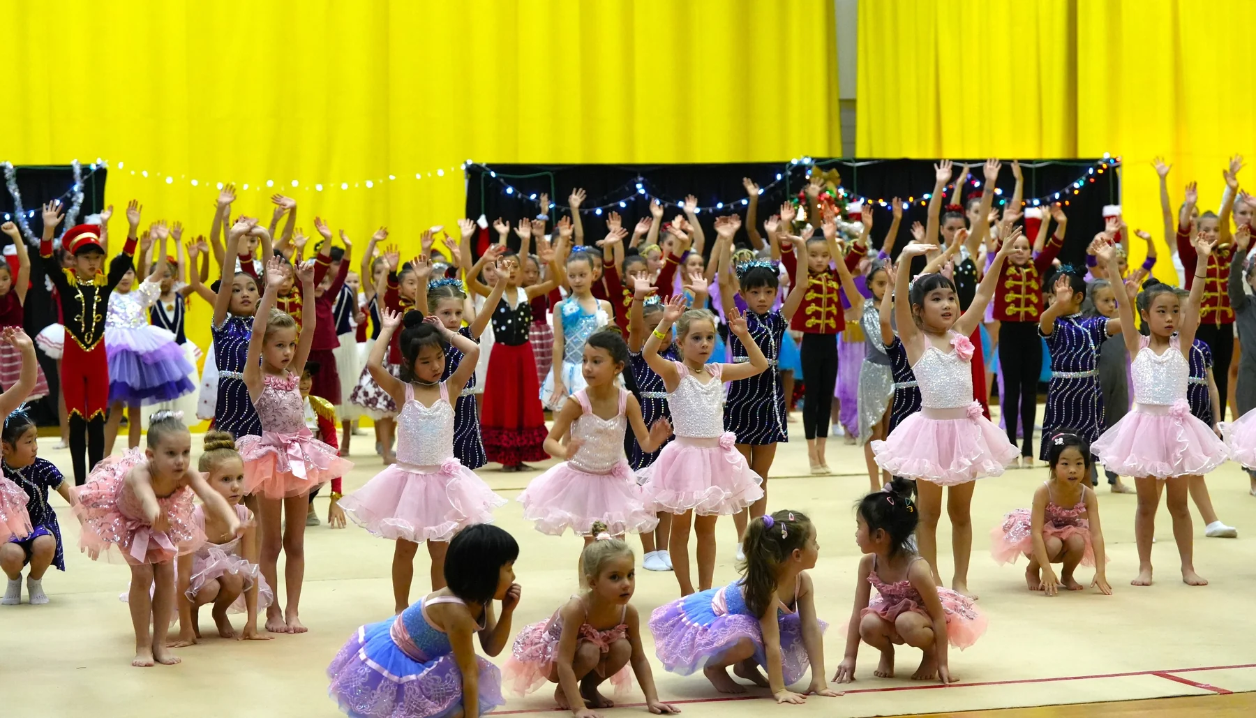 Performance en compétition de gymnastique rythmique — Questo Montréal
